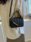 Bolsa-Feminina-em-Couro-Preta-GarageBuy-02