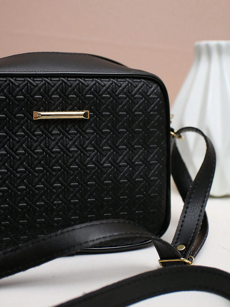  Analyzing image    Bolsa-Feminina-Com-Regulagem-Preto-GarageBuy-02