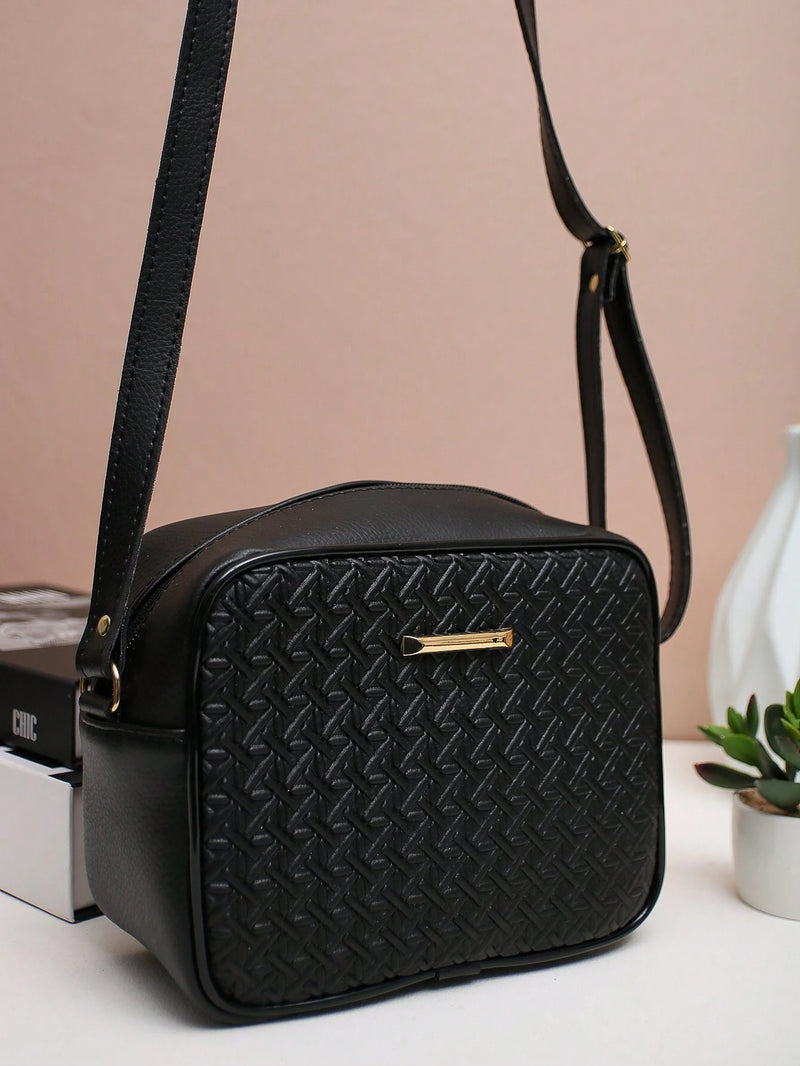  Analyzing image    Bolsa-Feminina-Com-Regulagem-Preto-GarageBuy-04