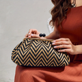 Bolsa-Feminina-de-Mao-Pequena-Preto-Cromeiro-Garagebuy-06