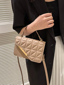 Bolsa-Feminina-em-Couro-Bege-Larissa-GarageBuy-04
