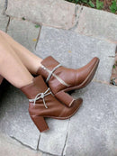 Bota-Feminina-Bico-Fino-Salto-Grosso-Caramelo-GarageBuy-05