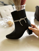 Bota Feminina Bico Fino Salto Grosso Preto