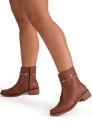 Bota-Feminina-Cano-Curto-Montaria-Rasteira-Marrom-GarageBuy-01