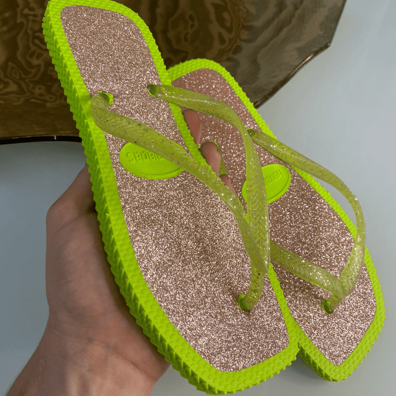 Chinelo-Feminino-Slim-Square-Gliter-Verde-Limão-GarageBuy-01